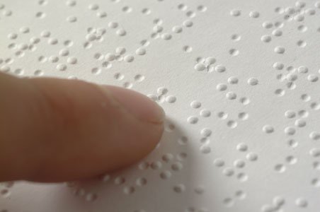 Braille_closeup.jpg.bfdd842bec6723a9055dc285b50826a2.jpg