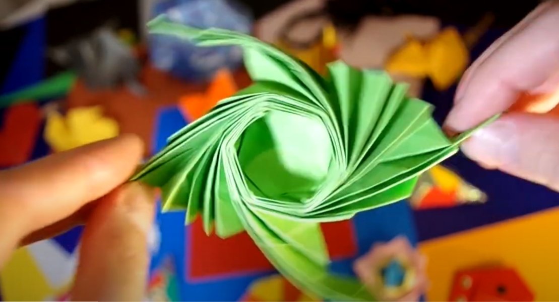 Pliaj informoj pri "Larysa OSADCHUK: En Origamia Mondo!"